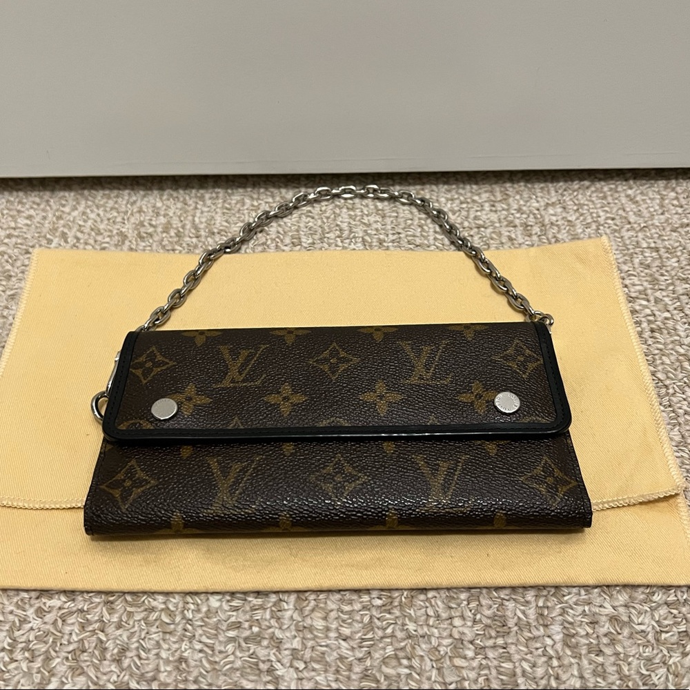 Louis Vuitton Monogram Macassar Wallet on Chain, Excellent condition